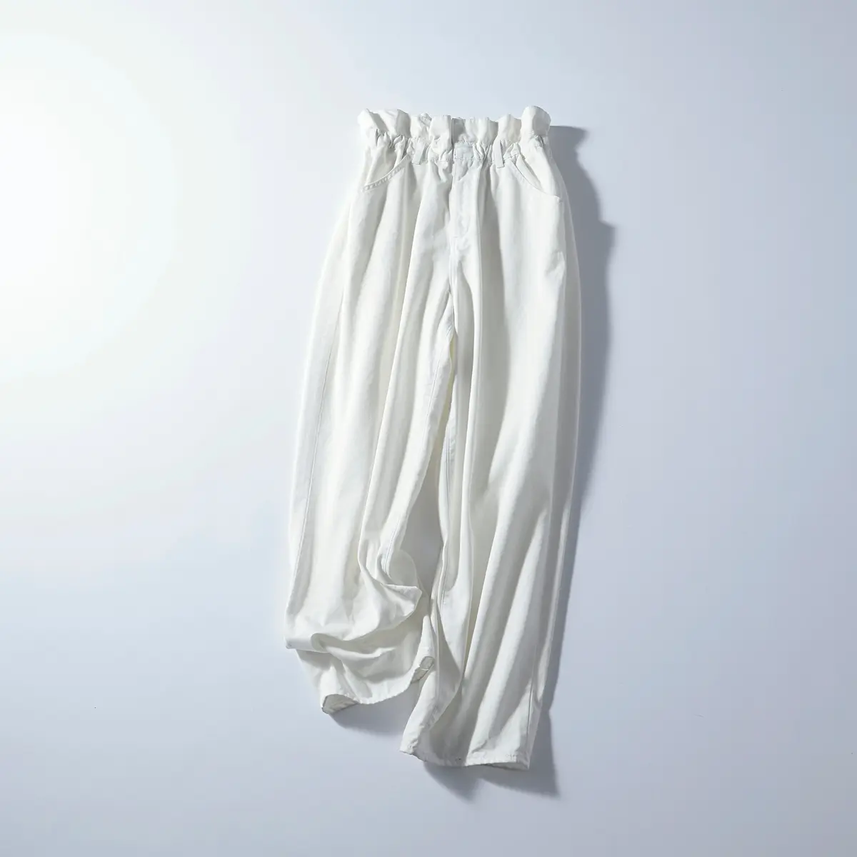 『アンヌーク』のハイウエストパンツ