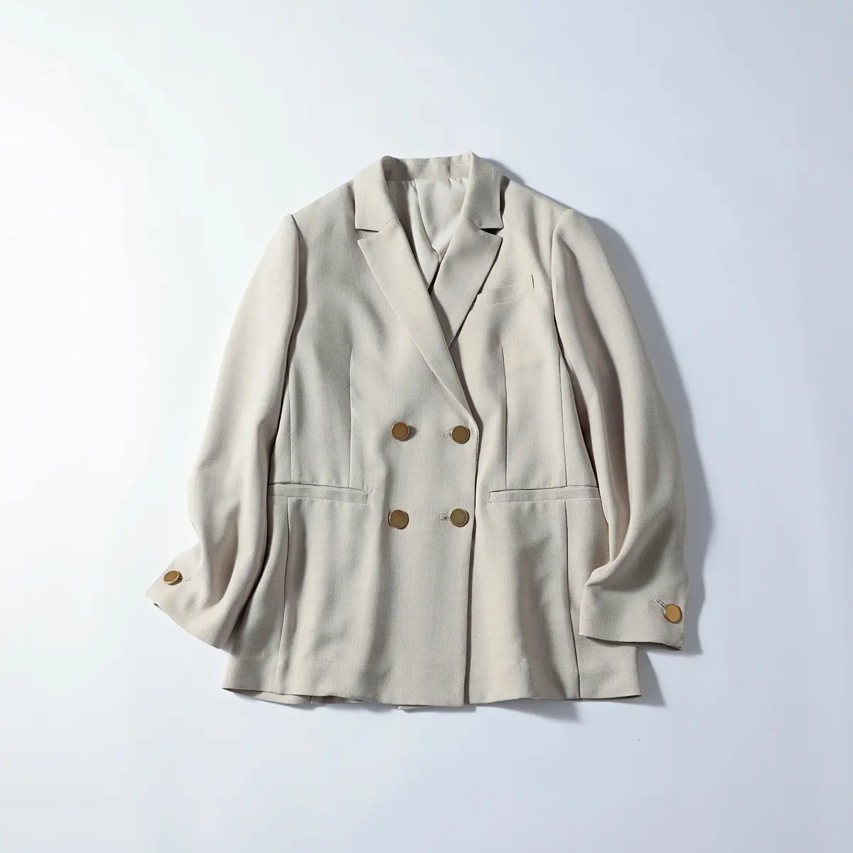 『ルーニィ』のダブルブレストジャケット