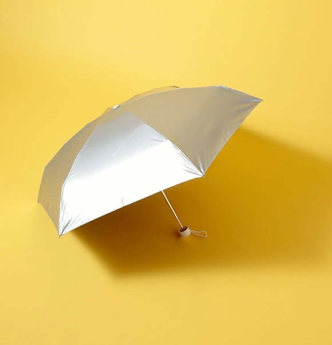 シルバーの日傘