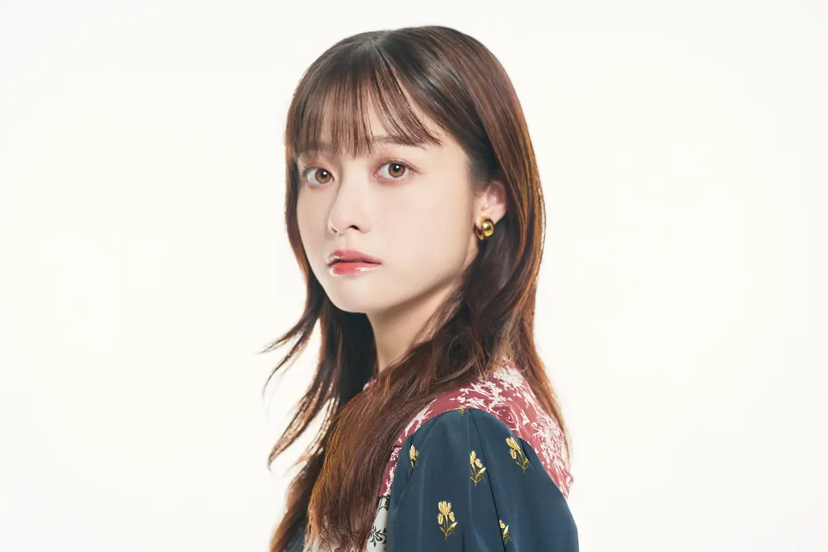 橋本環奈の上半身写真