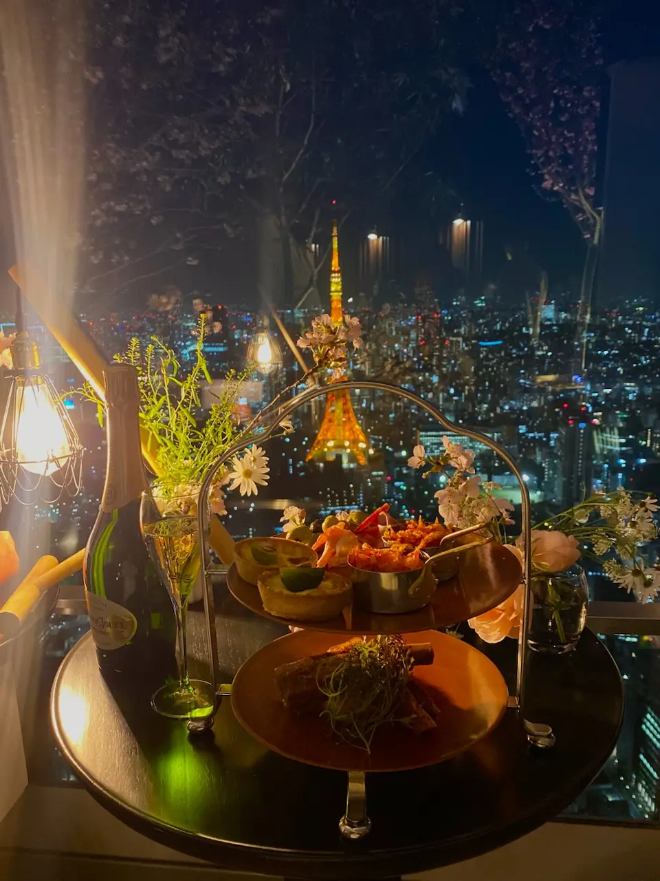 『アンダーズ東京』夜桜プランの料理と景色