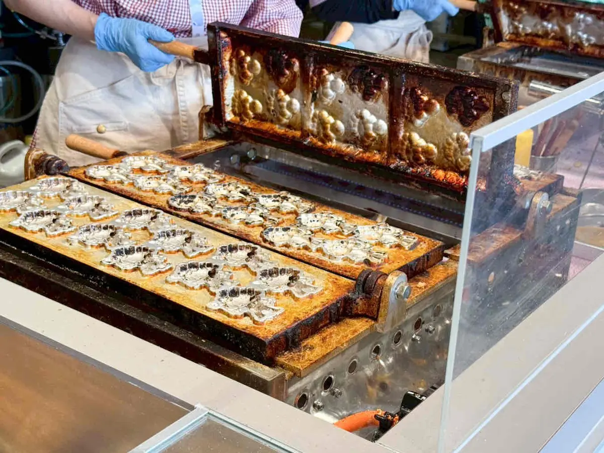 【万博グルメ】話題の『ミャクミャク焼き』の画像_6