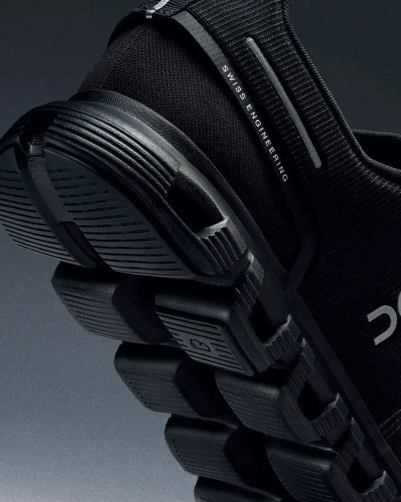 on　クラウド6　スニーカー