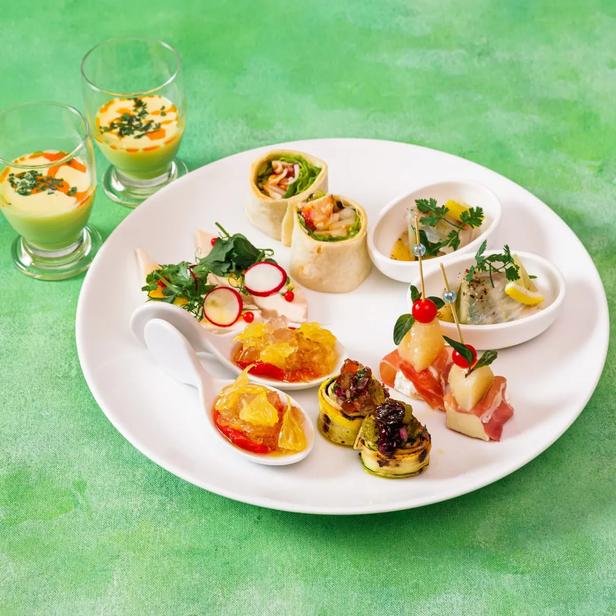 イーツとセイボリーを合わせて14種類のメニューを提供