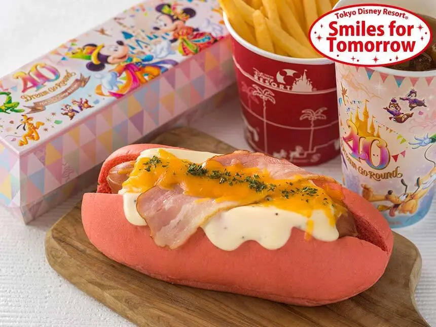 ディズニーランド食べ歩きおすすめ「グラタンドッグ（ベーコン＆チーズ）」