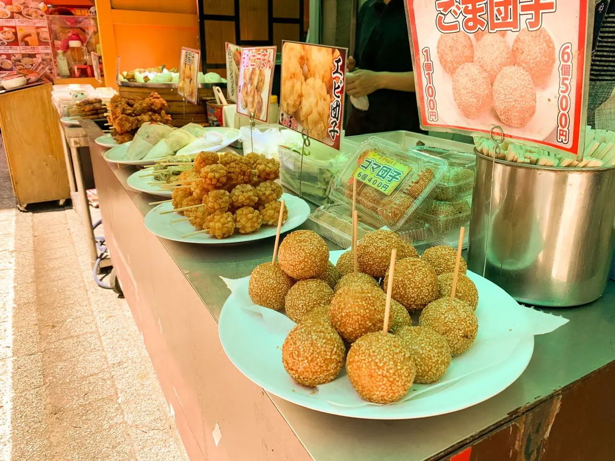 ごま団子　南京町　食べ歩きグルメ