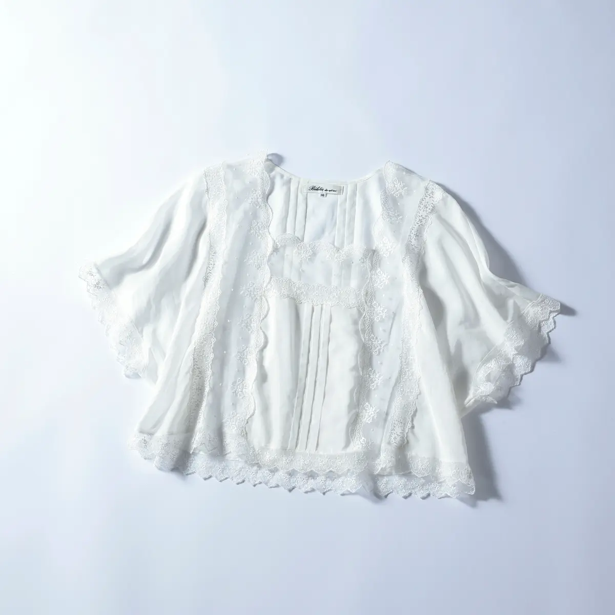『ビリティス・ディセッタン』のレースブラウス