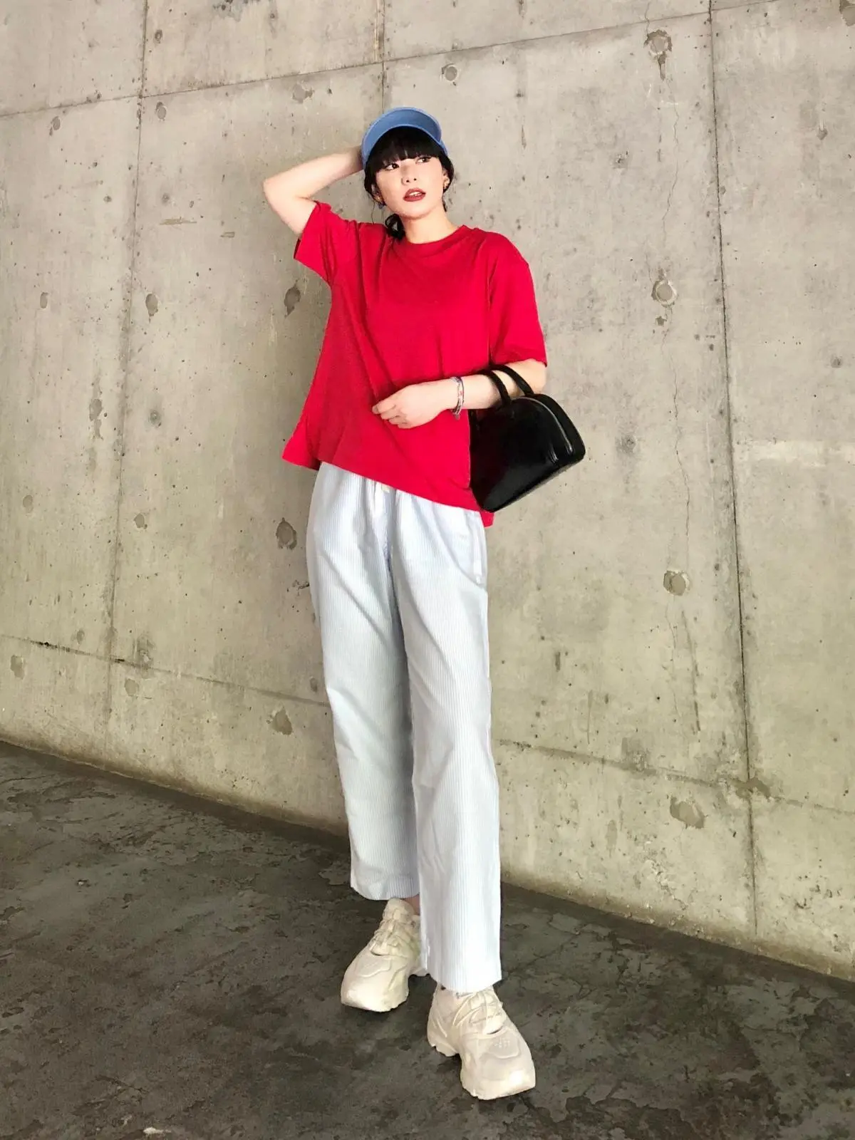 ユニクロ　ドライブコーデ　Tシャツとパンツ