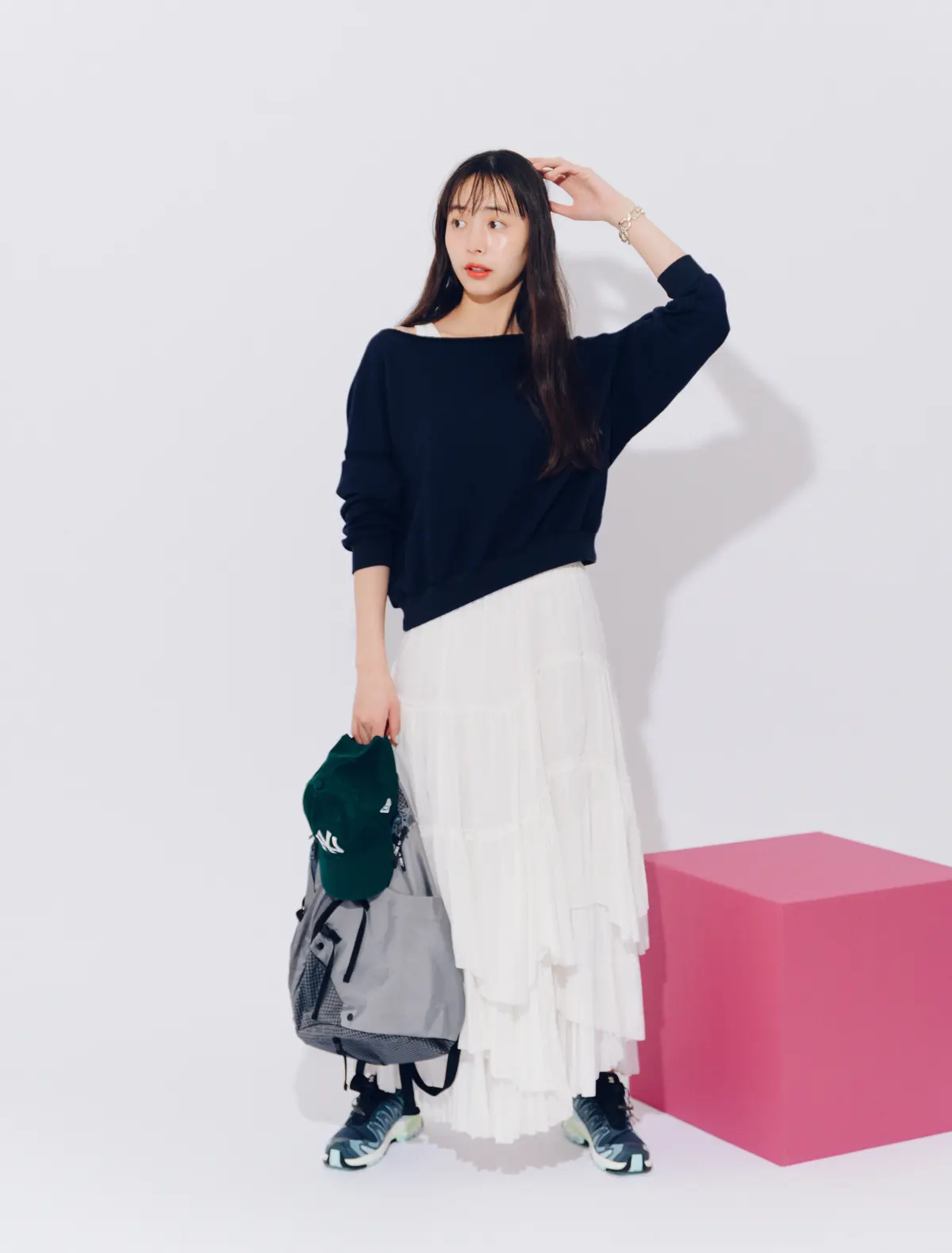 スウェット×フレアスカートで理想的甘辛ミックス