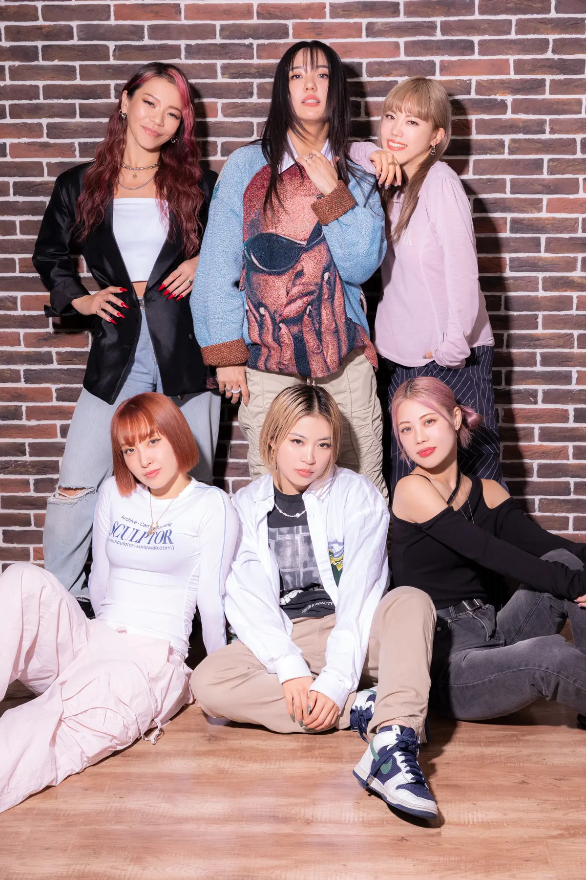 （後列左から）$AYAKA、Akanen、Momo （前列左から）Rena、YUMERI、MIKI