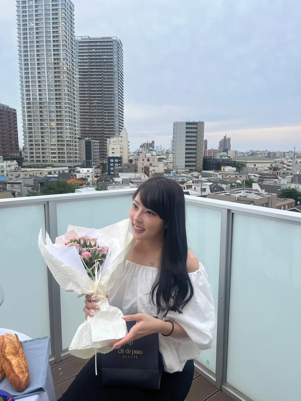 まるで海外女子会！？テラスで花冠づくり＆の画像_2