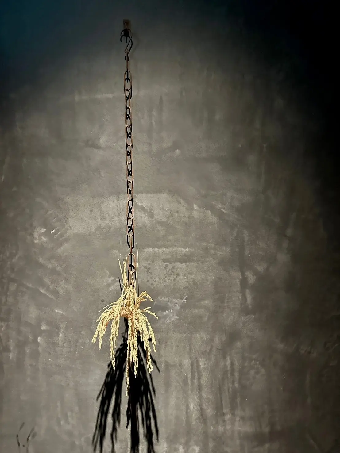 扉を開けると目に入る稲穂の画像