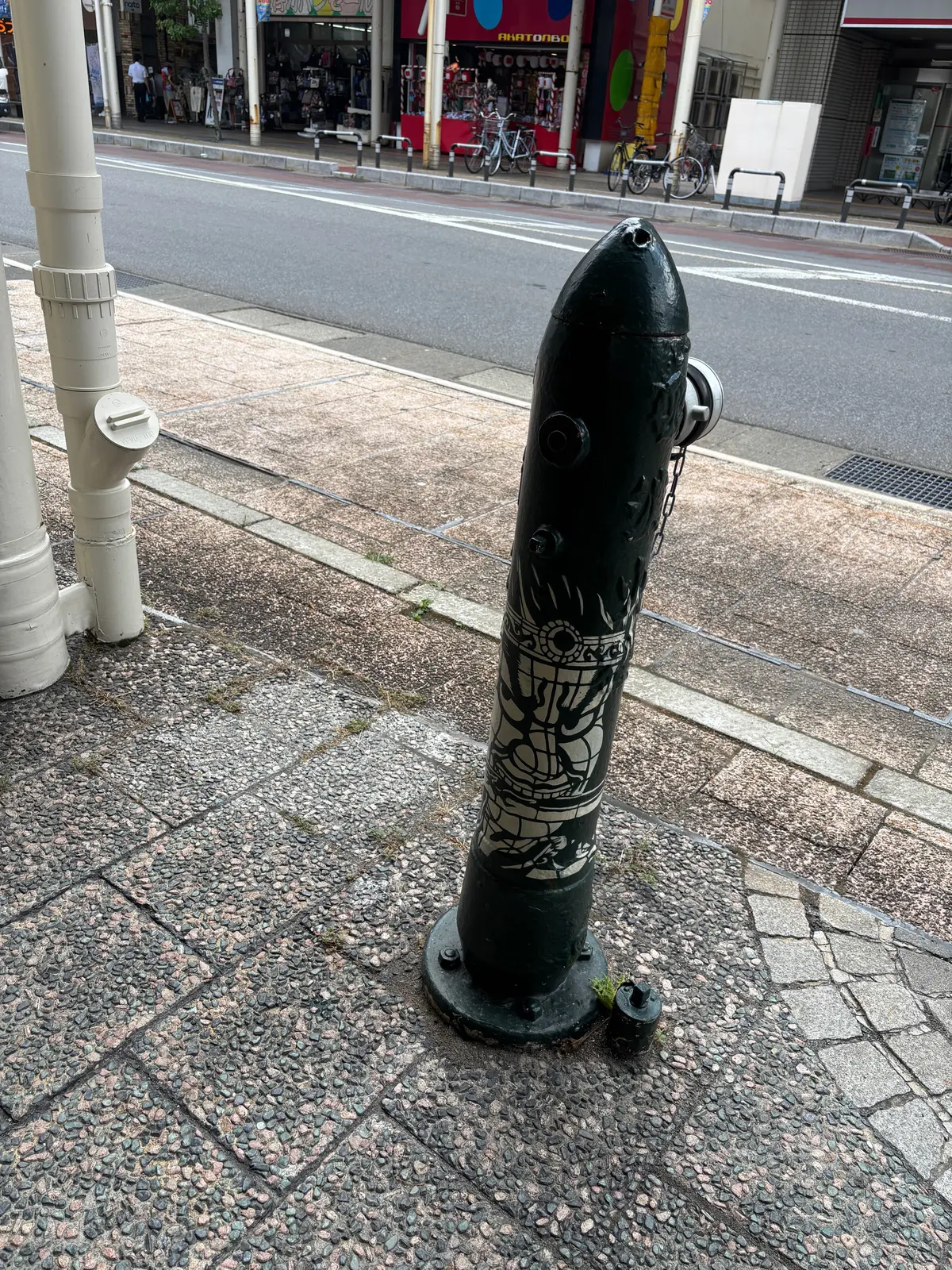 ねぶたが描かれた消火栓