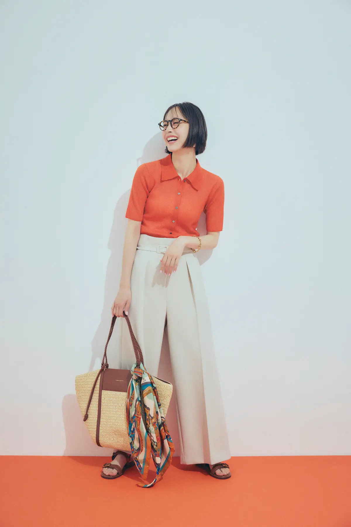 井桁弘恵　カーディガンとパンツ　全身