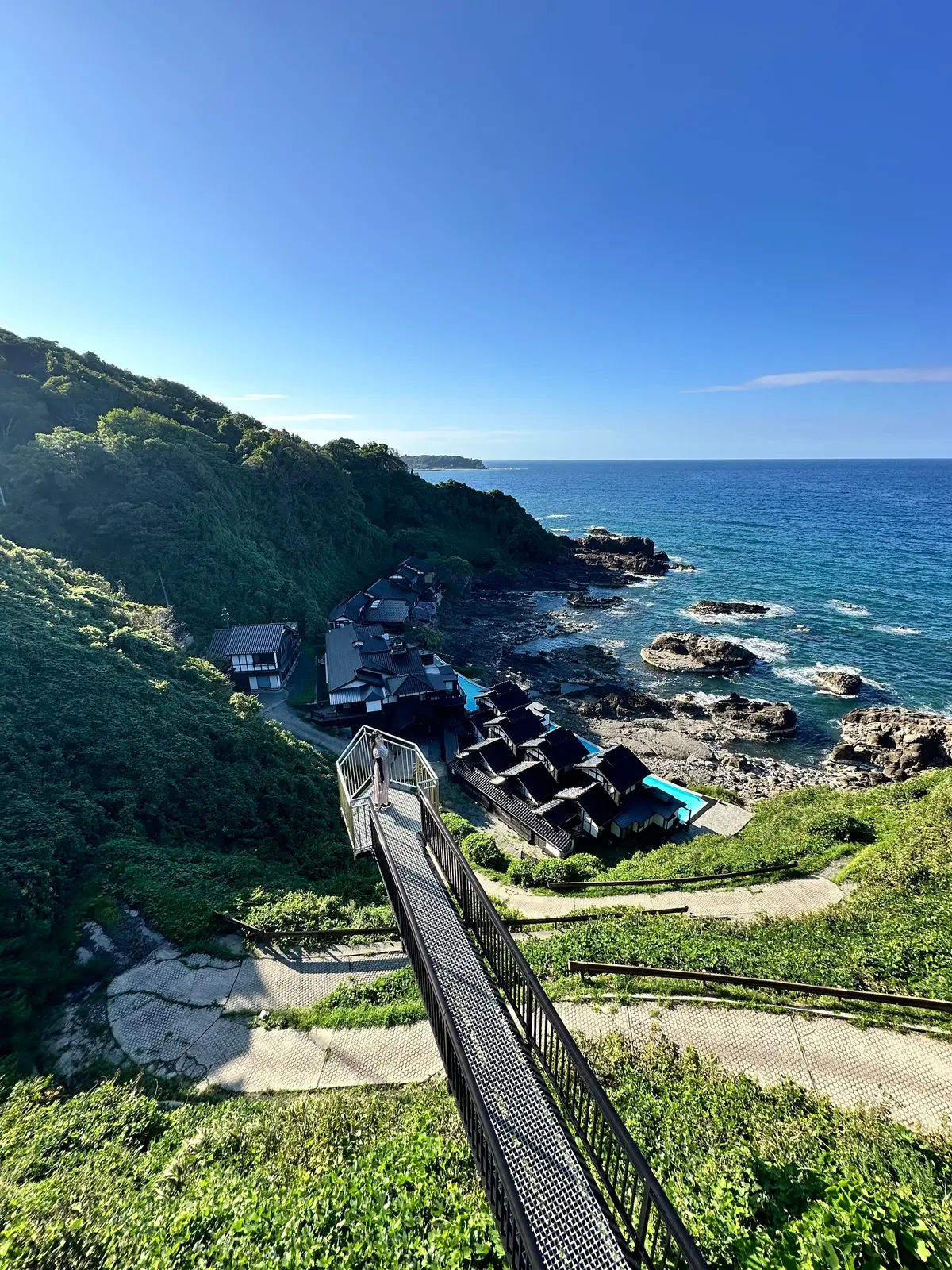 【石川県珠洲市】石川県最北端に神秘的な青の画像_1
