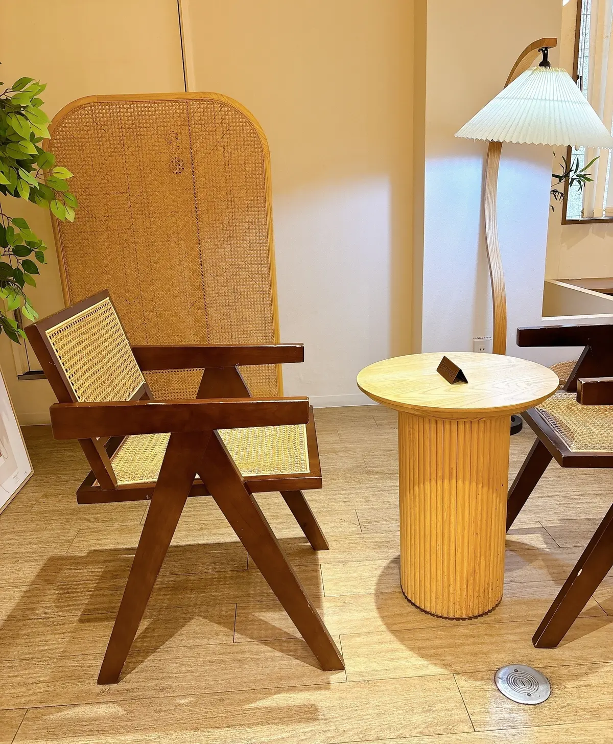 素敵なテーブルとチェア