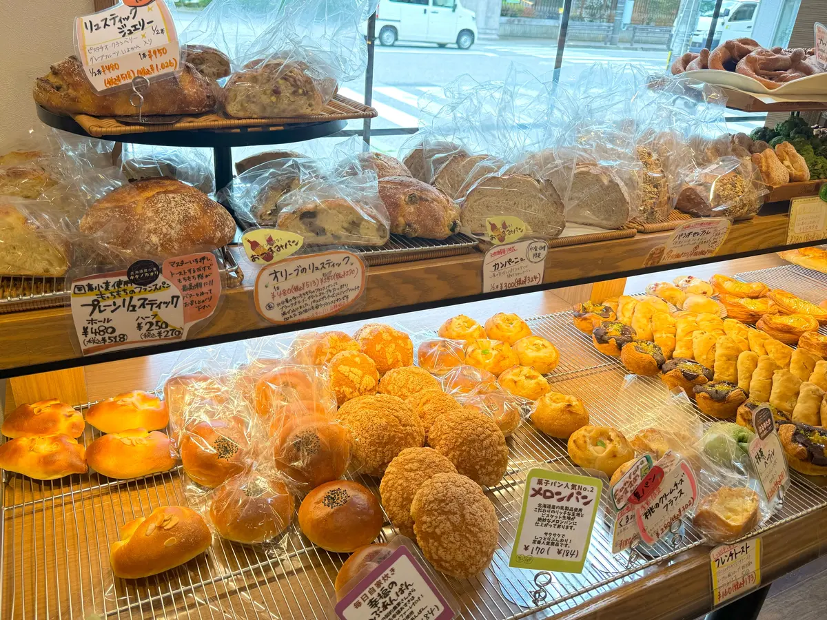 【石川】金沢屈指の人気店🥖200種類が並の画像_4