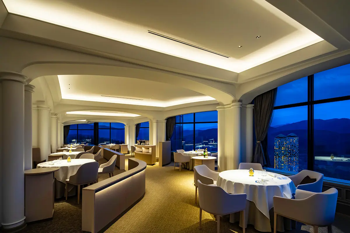 『リゾナーレトマム』レストラン「オットセッテトマム」内観