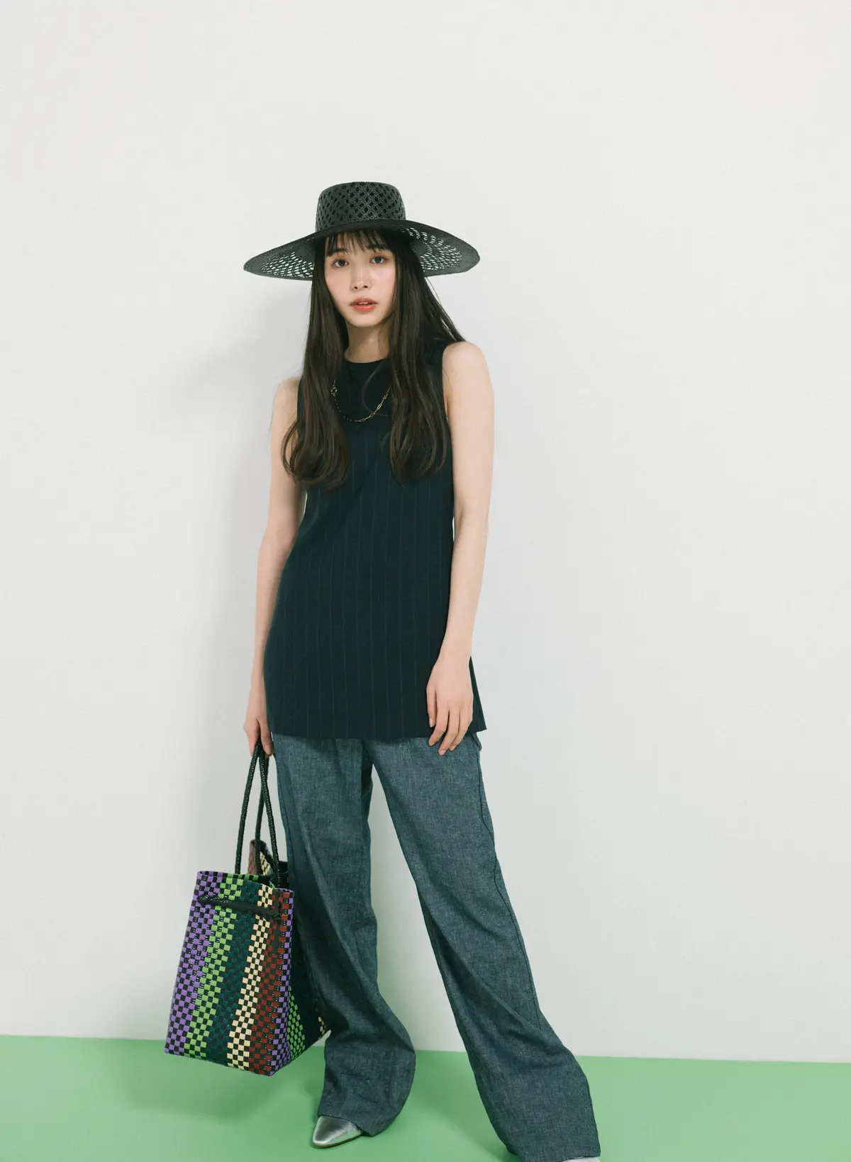井桁弘恵 チュニックとパンツコーデ 全身