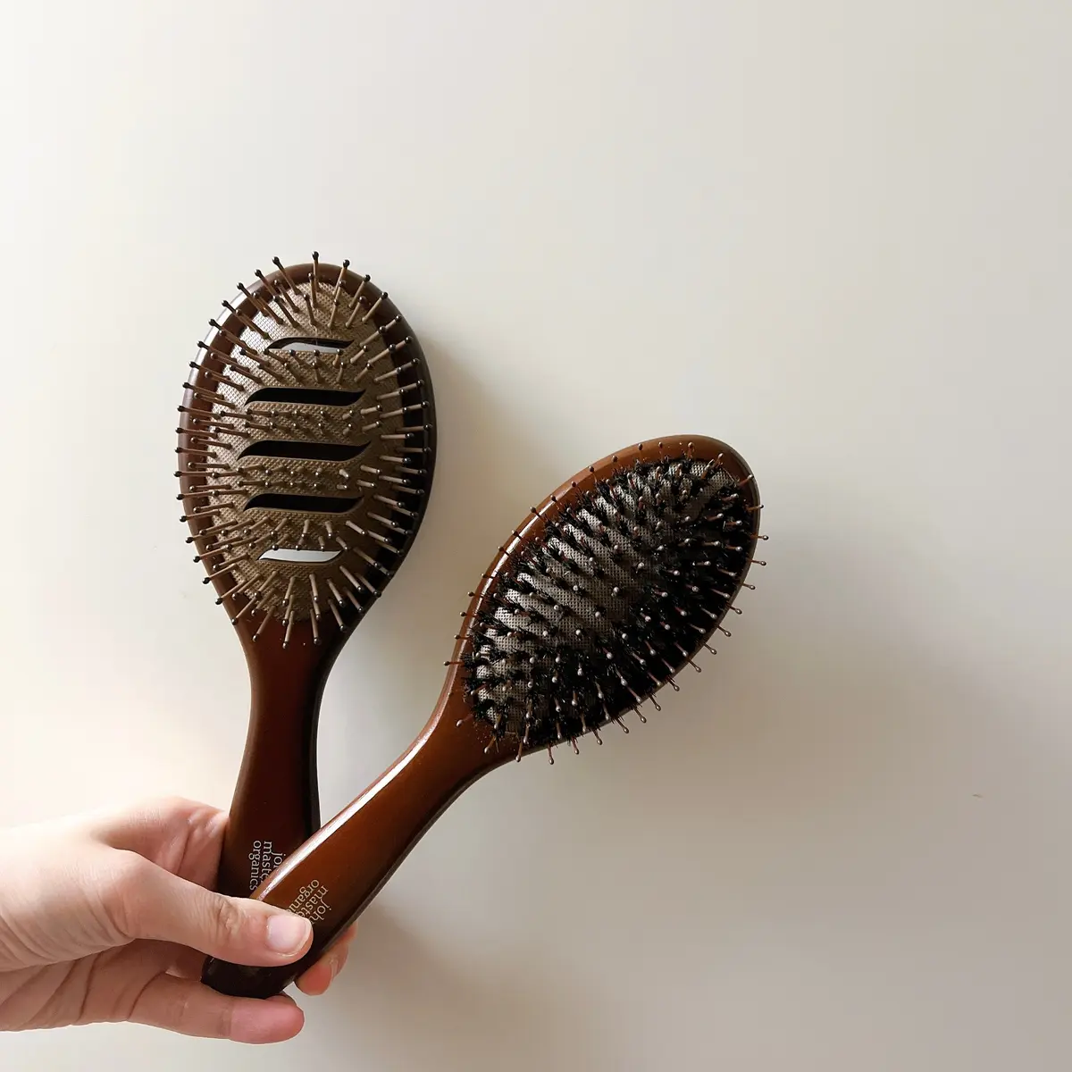 2本のヘアブラシ比較写真