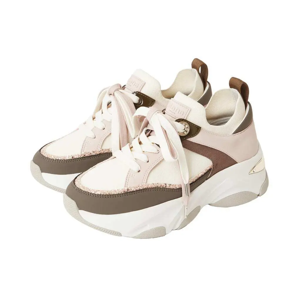 プラスダイアナ　ダブルシューレース　スニーカー