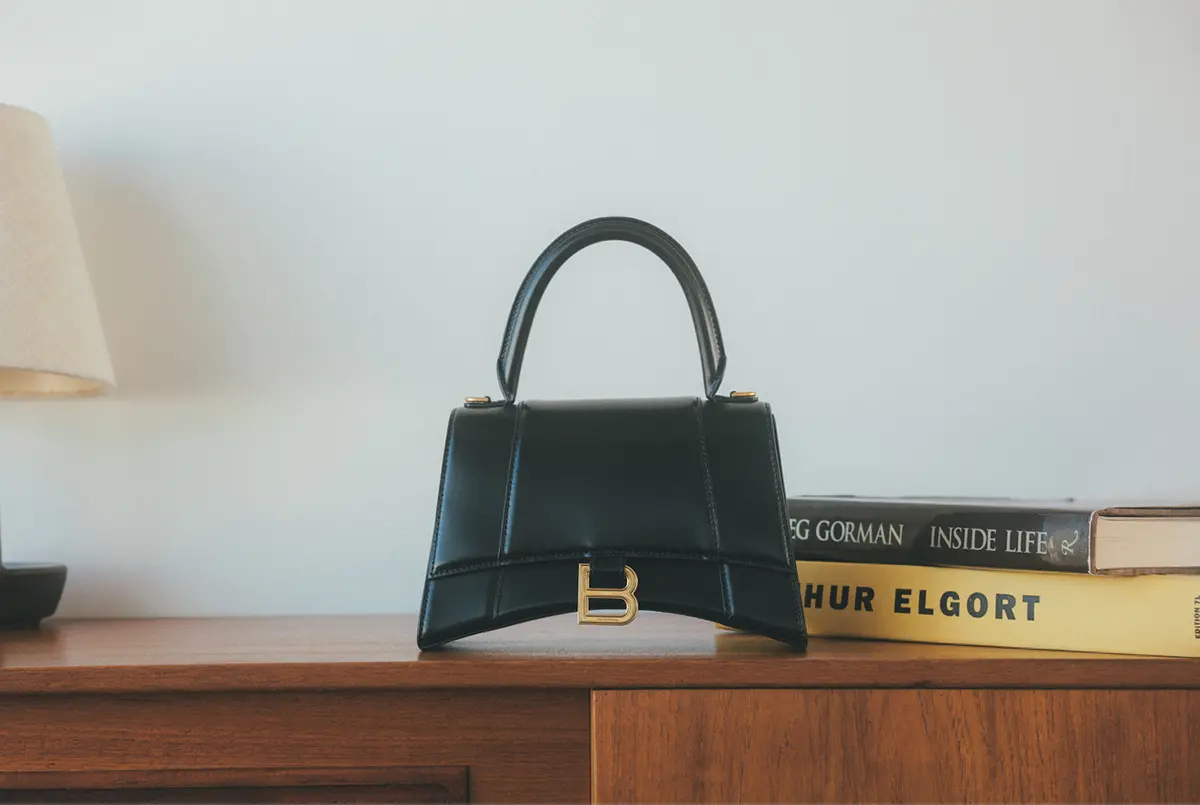 バレンシアガ　アワーグラス バッグ　黒