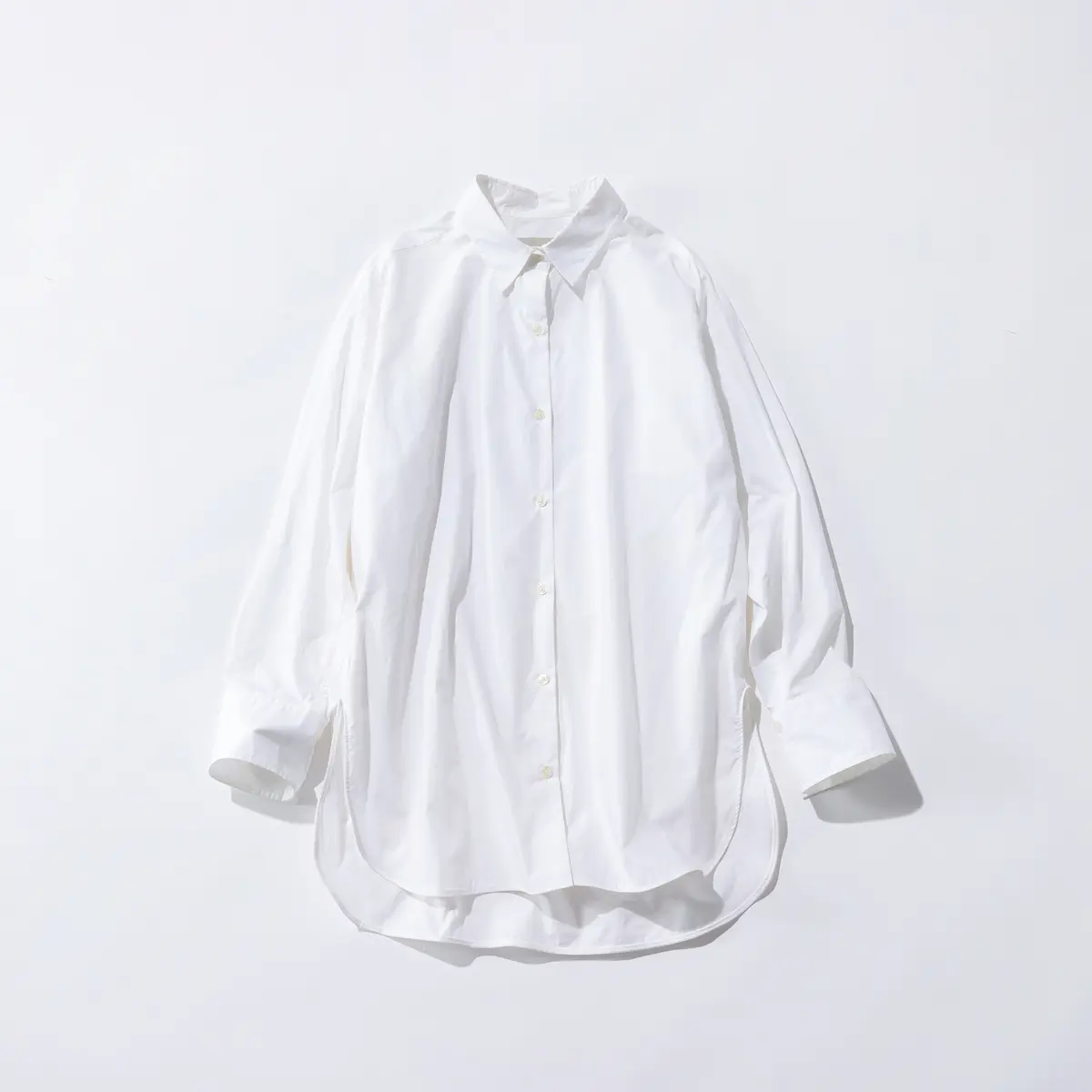 『アンフィーロ』の白シャツ