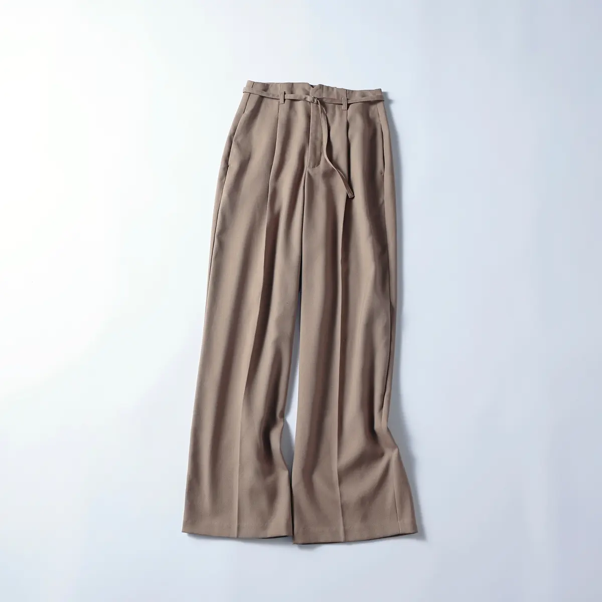 『ジーユー』のセンタープレスパンツ