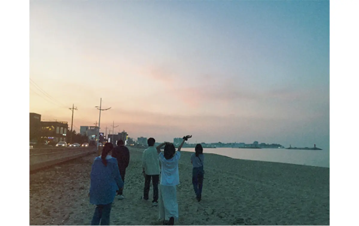 写真アプリ『filmhwa』で撮った海辺の写真