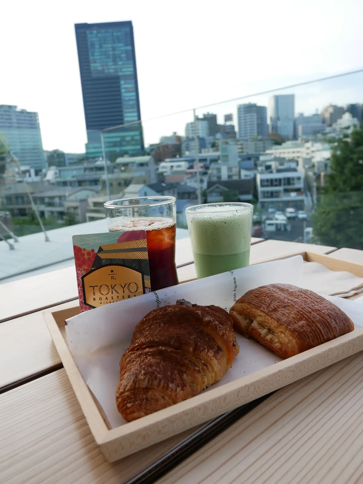 4階テラス席：私たちが食事したフードとドリンク