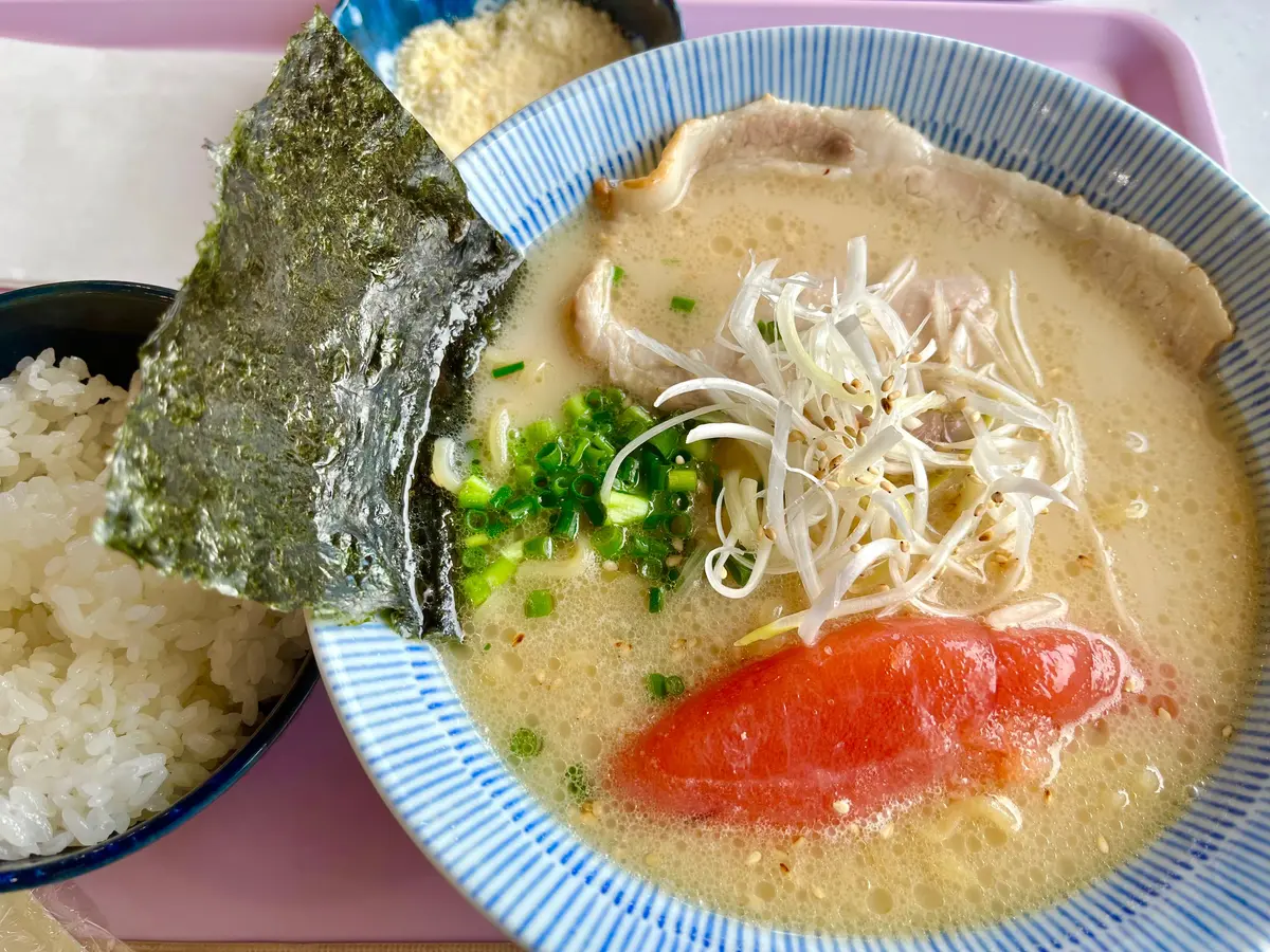 たらこ塩ラーメン、粉チーズ、米