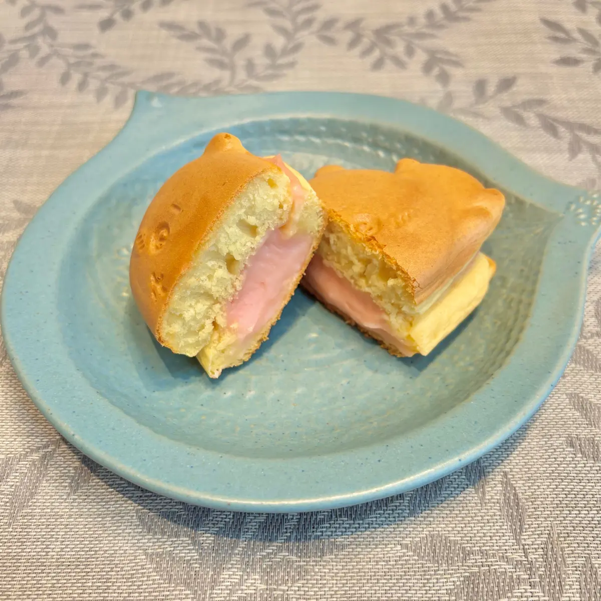 横浜ワールドポーターズ店、オンライン販売で買うことのできる「ちいかわ焼き」新フレーバーのいちご