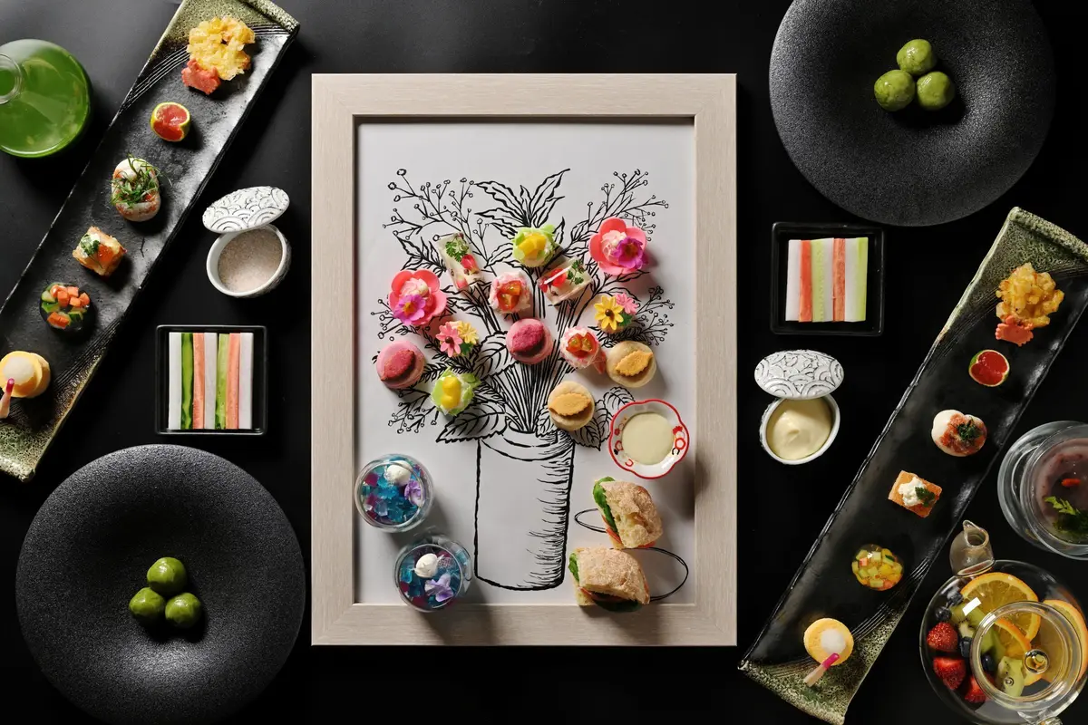 額縁の花がテーブルで咲く！和のアートが織りなす夏のアフタヌーンティー