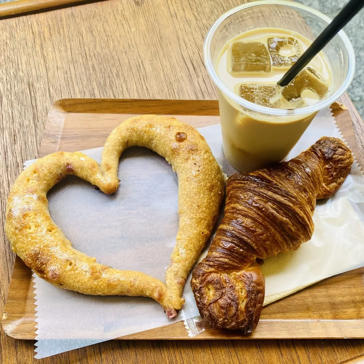 『Pain Coeur(パンクール)』と 『Croissant(クロワッサン)』です。