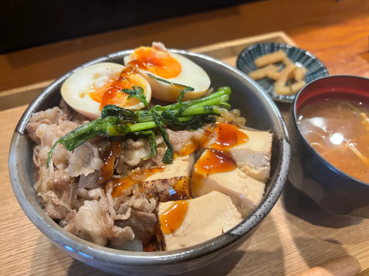 「紅梅や」の甲府牛すき焼きめし