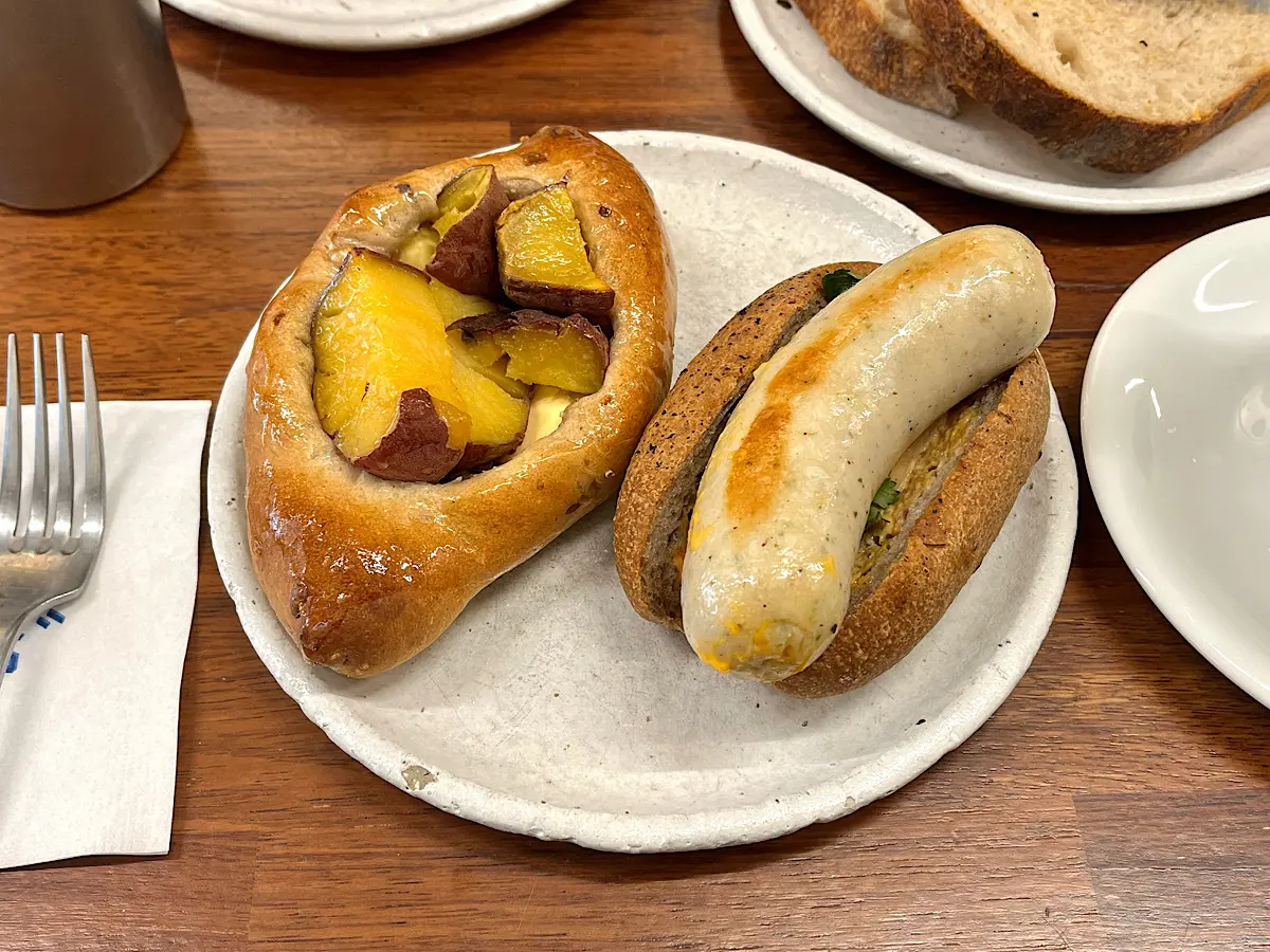 韓国　ソウル　聖水　ソウルの森　Mils　韓国旅行　おすすめスポット　人気メニュー　「Banh mils bun」は、ベトナムのサンドイッチであるバインミーからインスピレーションを受けた人気メニュー