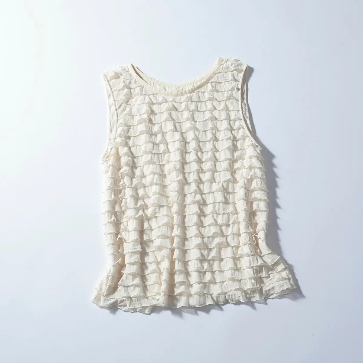 『プロヴォーク』のフリルブラウス