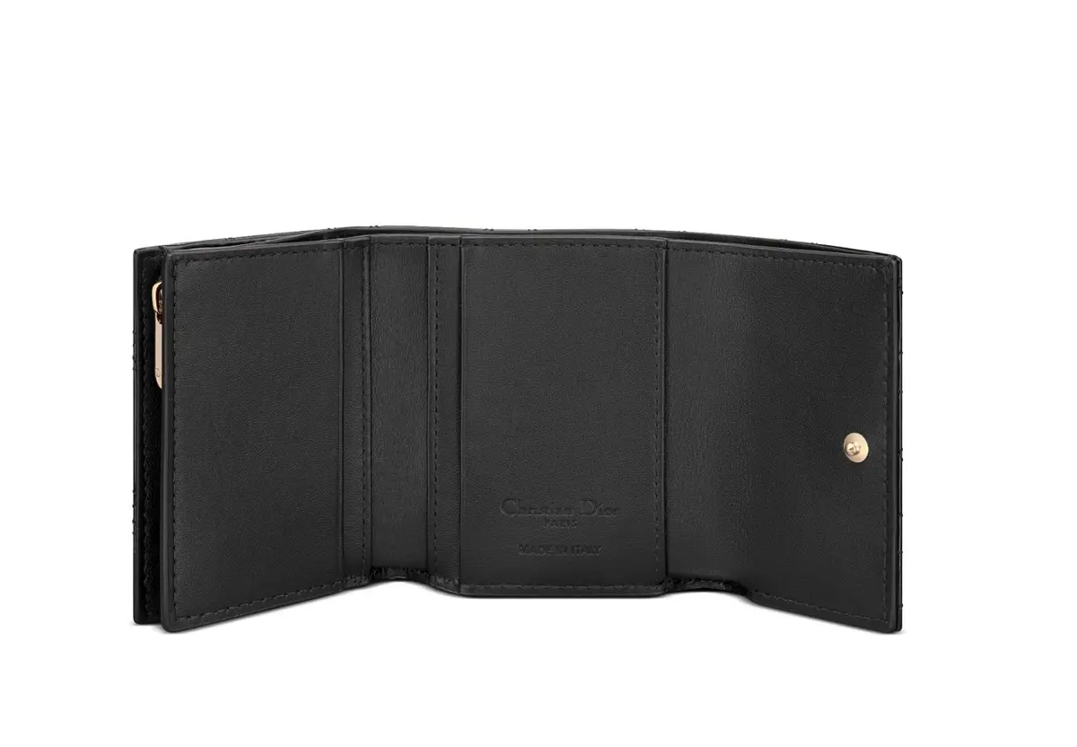 ディオールの黒財布内装