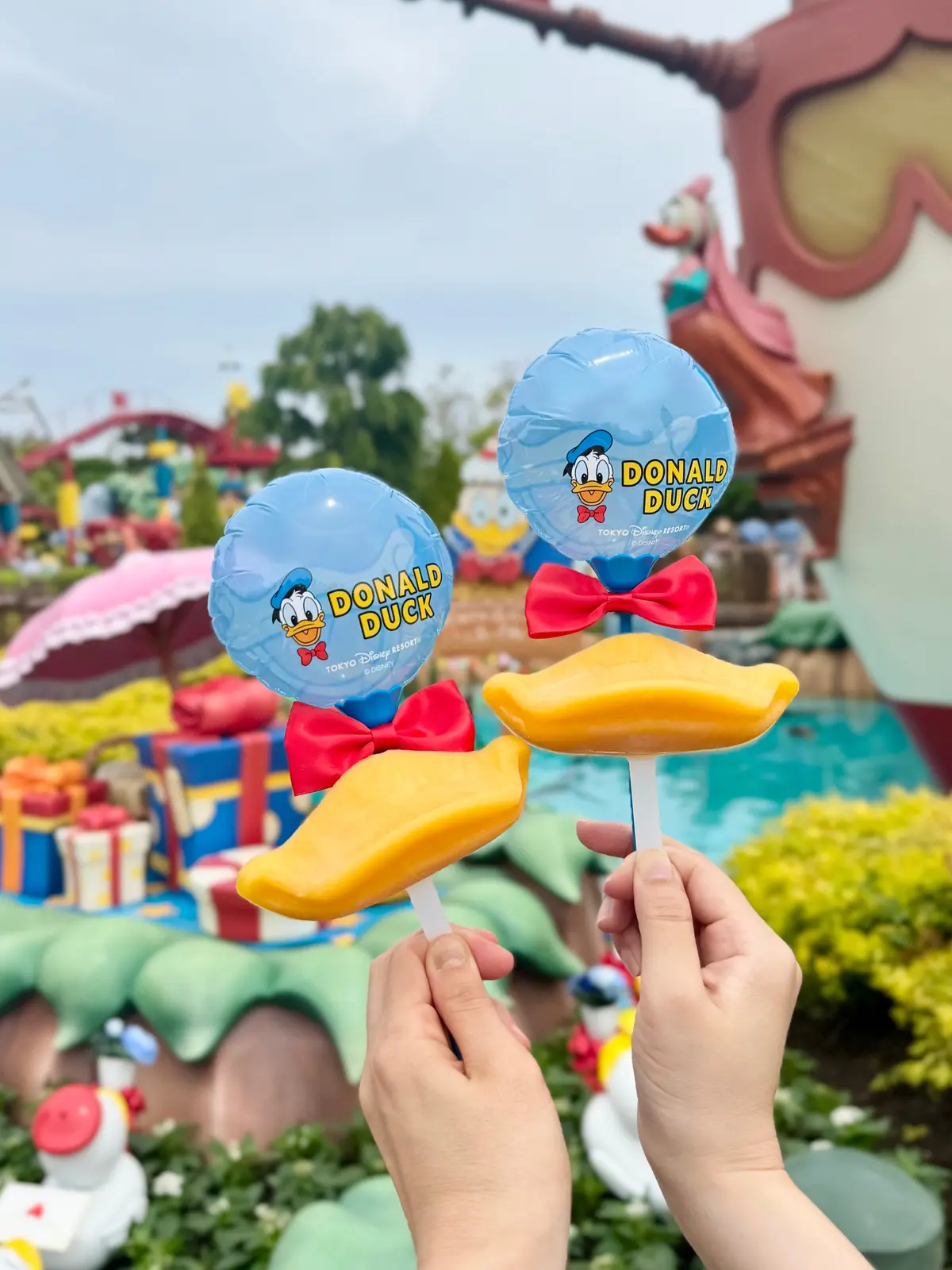 ディズニーランドおすすめ食べ歩き「ドナルドダックアイス」