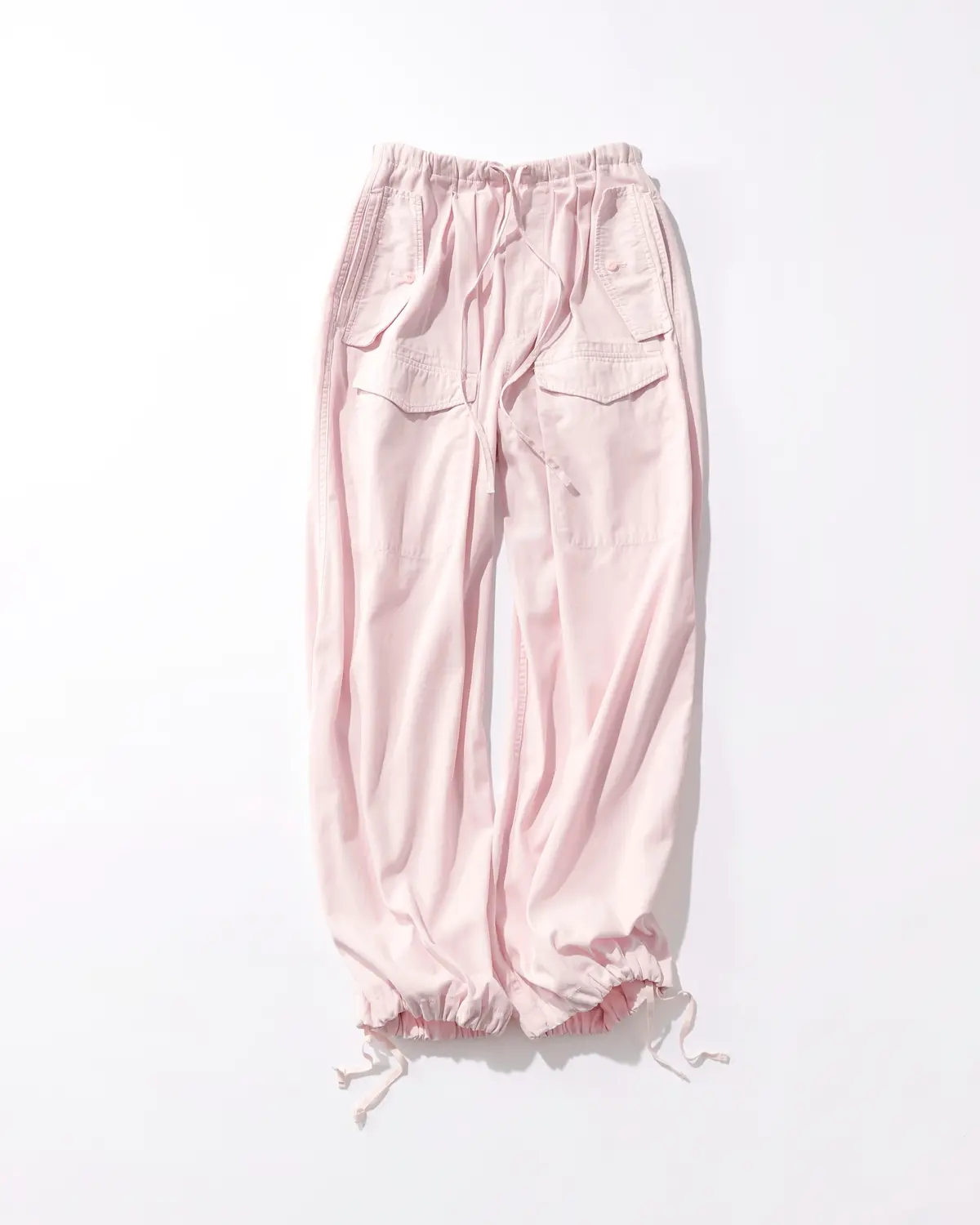 ピンクのワークパンツ