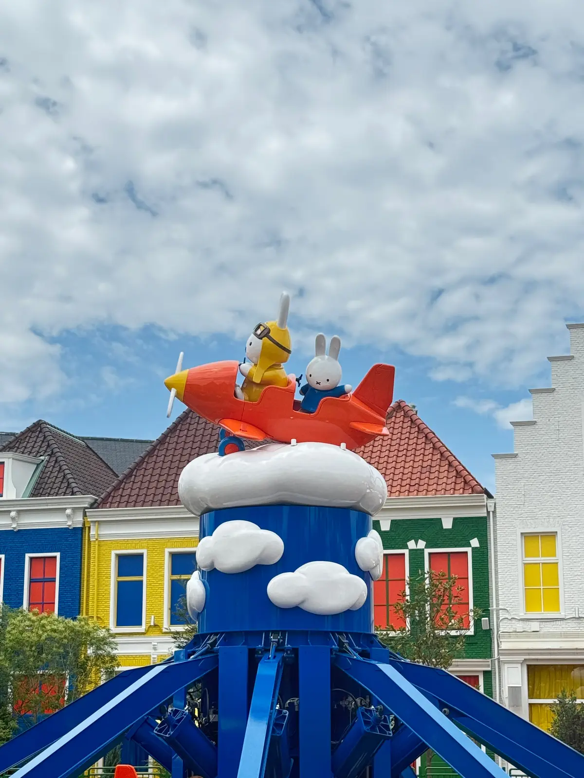 ハウステンボスミッフィーアトラクション 飛行機
