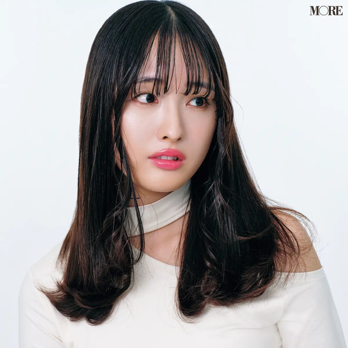 イガリシノブがリップで小顔メイクしたモデル