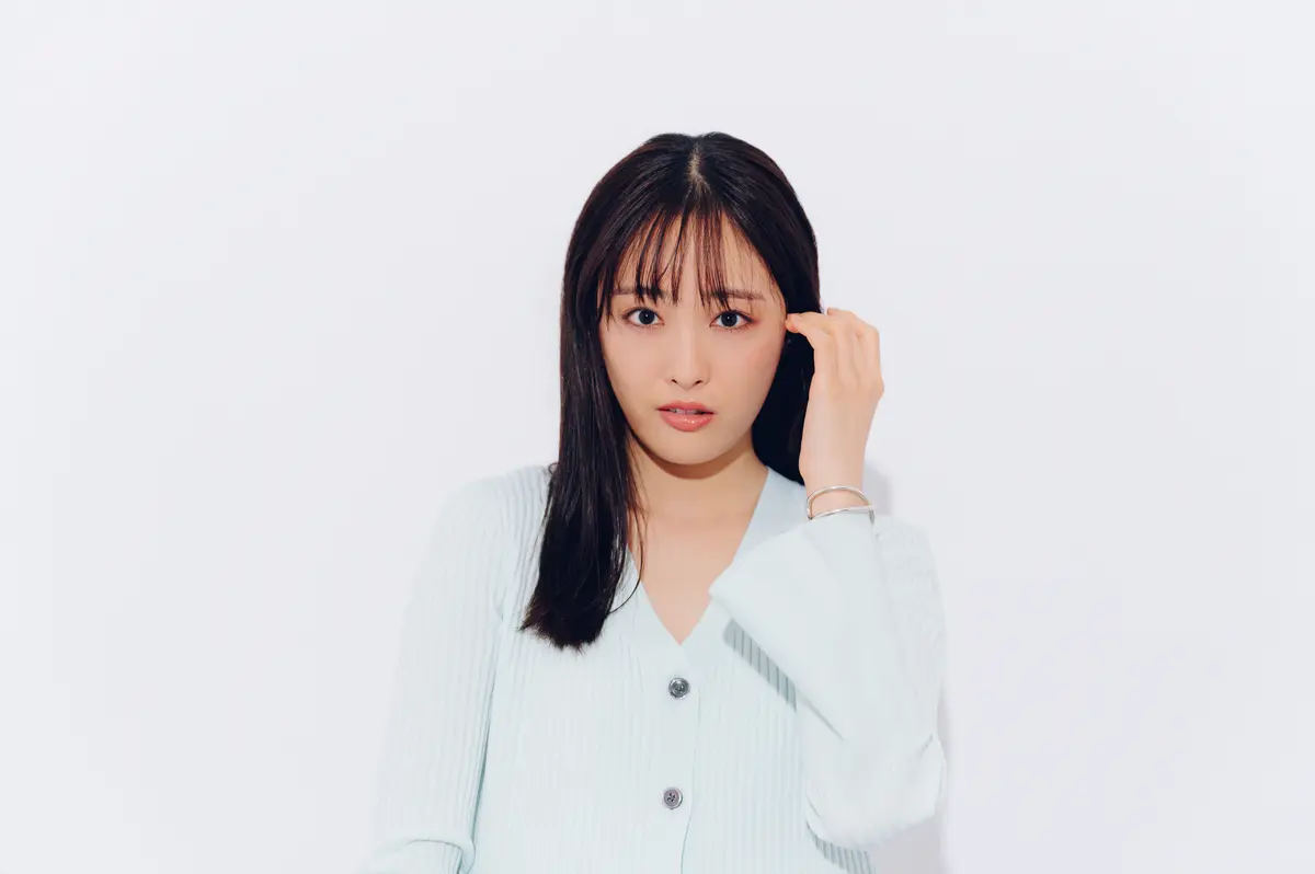 大友花恋　ニットとパンツコーデ　より