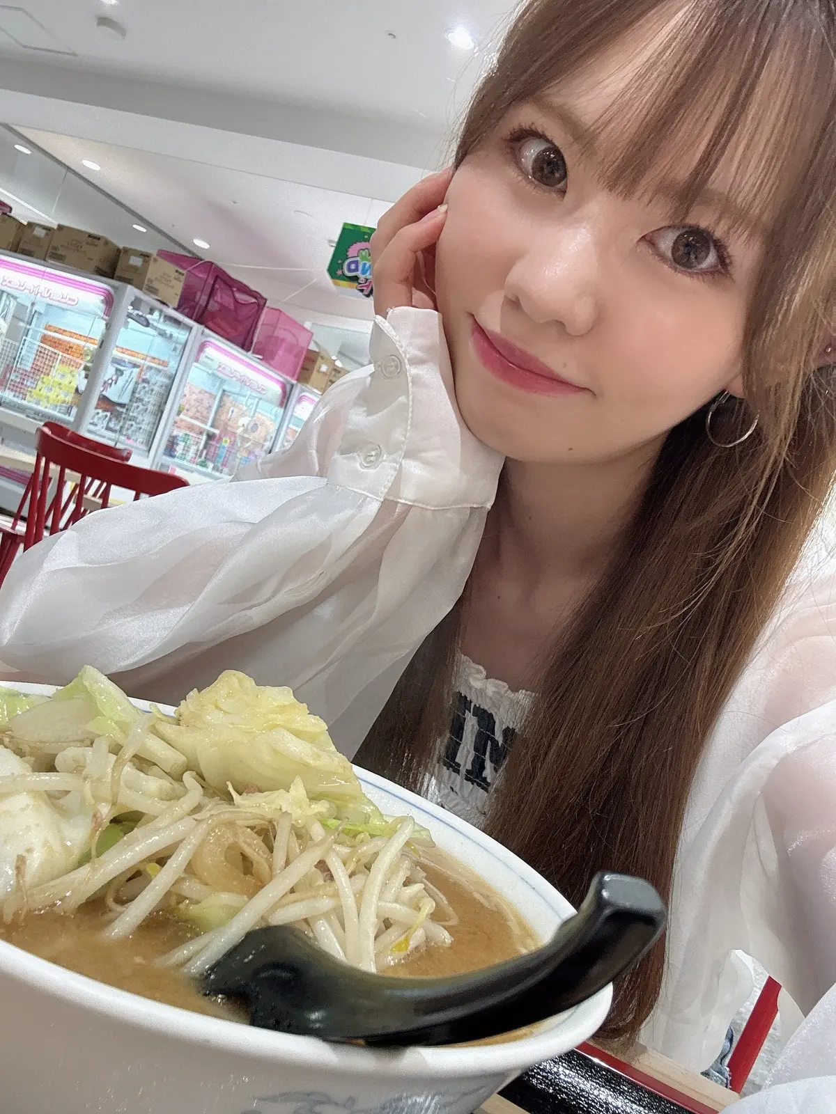 中みそ　ラーメン　自撮り