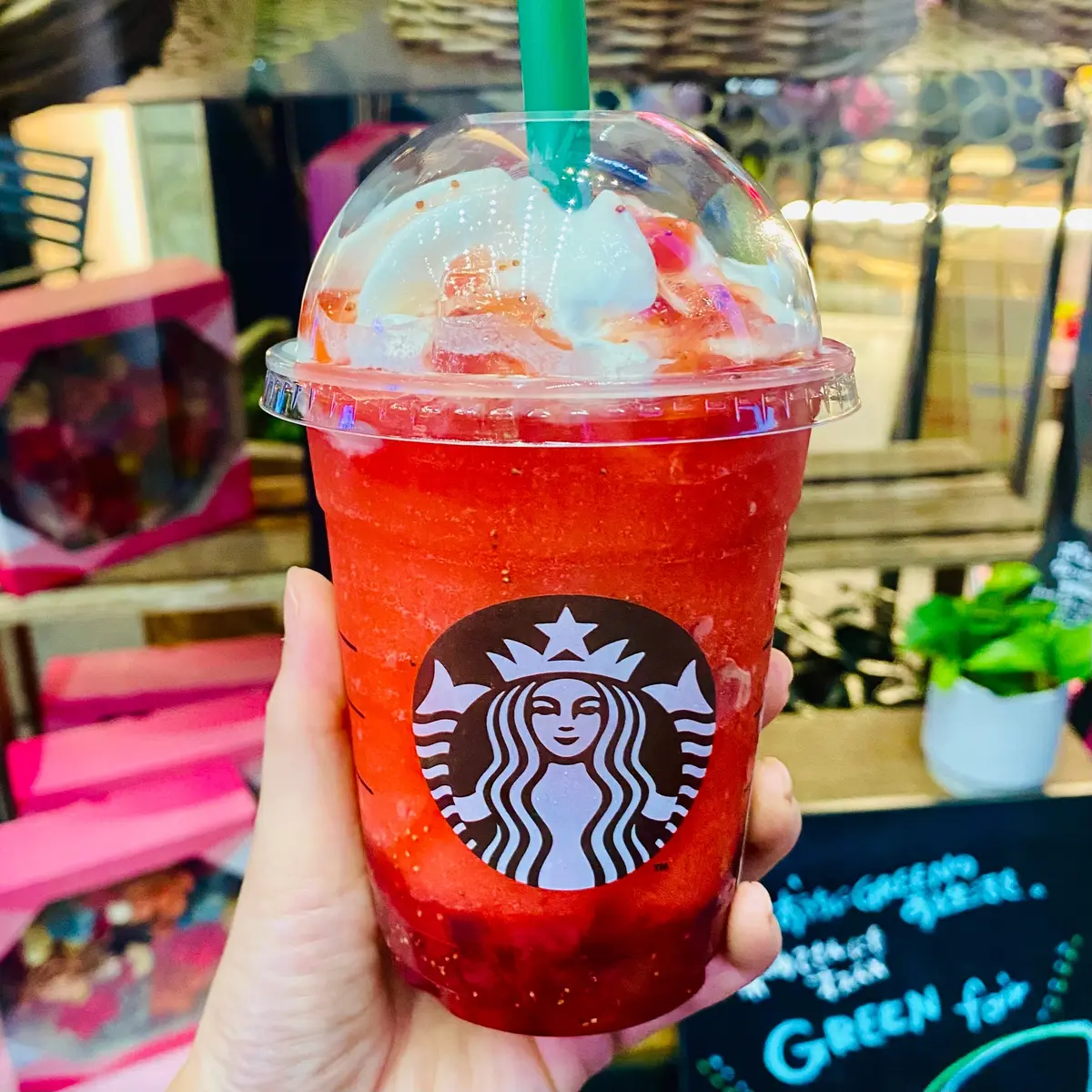 THE 苺 フラペチーノ スペシャルver