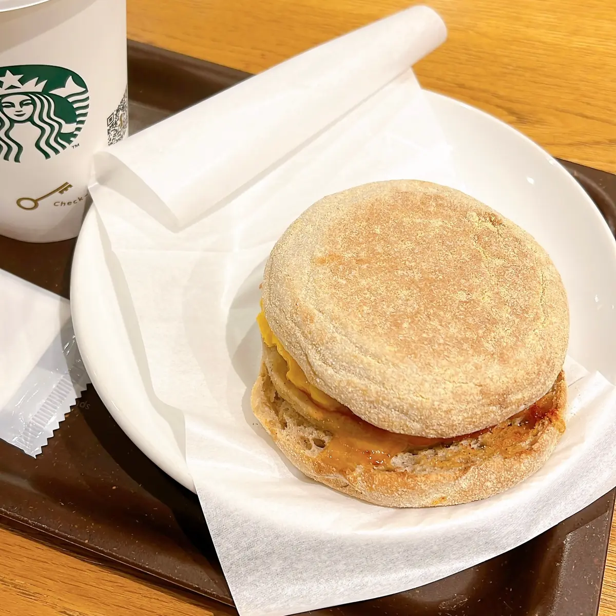 あらびきソーセージパティ&スクランブルエッグ イングリッシュマフィン1