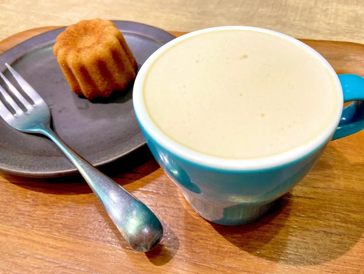 仙台駅　エキナカ　カフェ　ハミングミールマーケット　スイーツセット　全粒粉入り発酵バターフィナンシェ　プラナチャイ