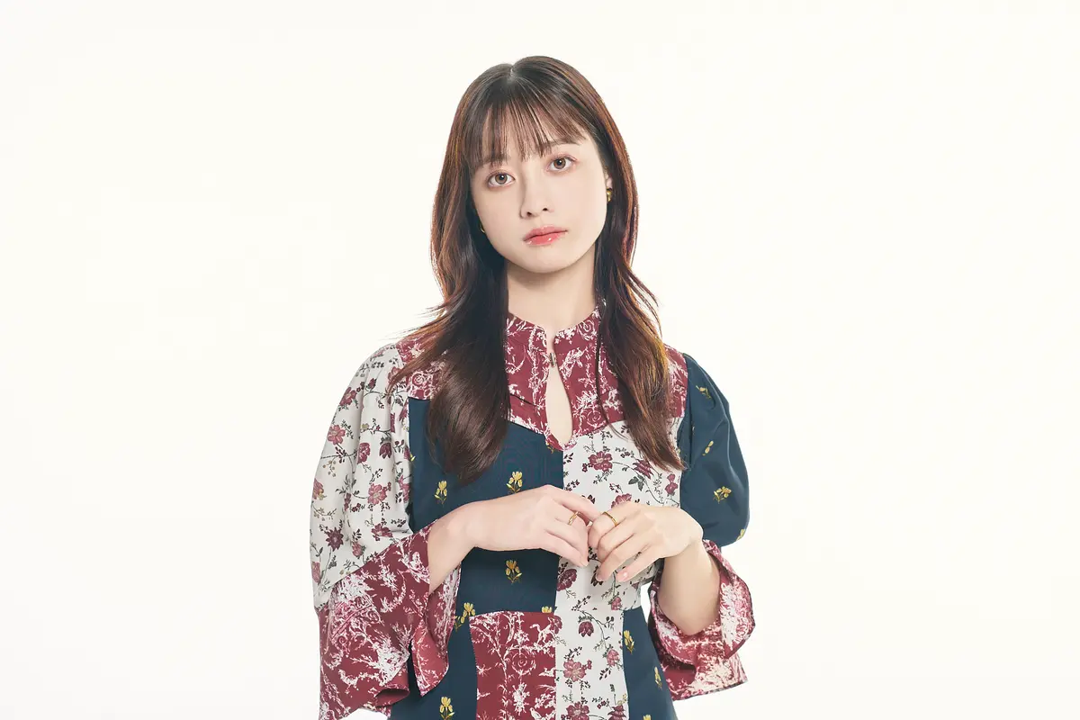 橋本環奈の上半身写真