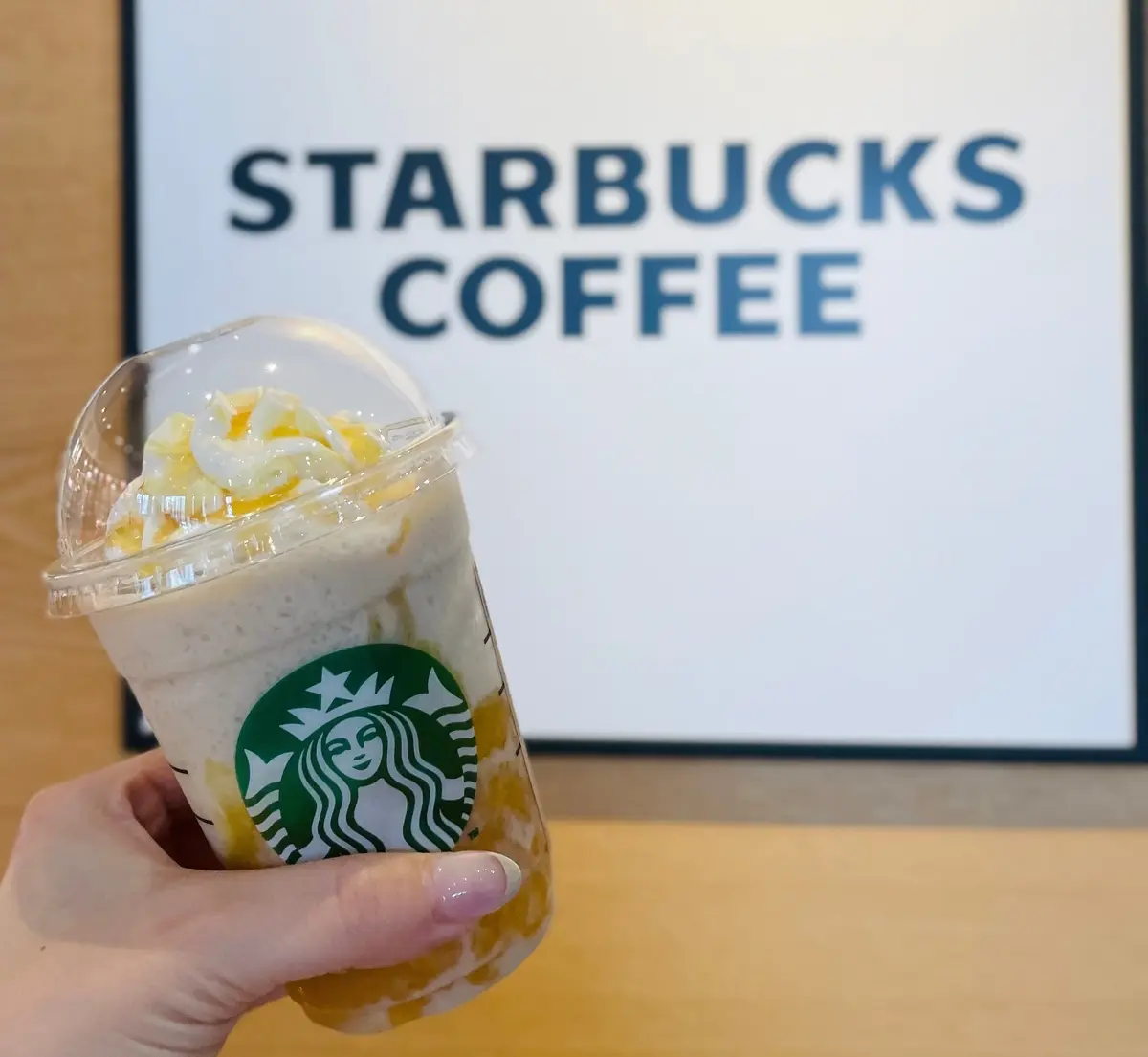 【夏全開！スタバ新作】ゴロッとマンゴー×の画像_1