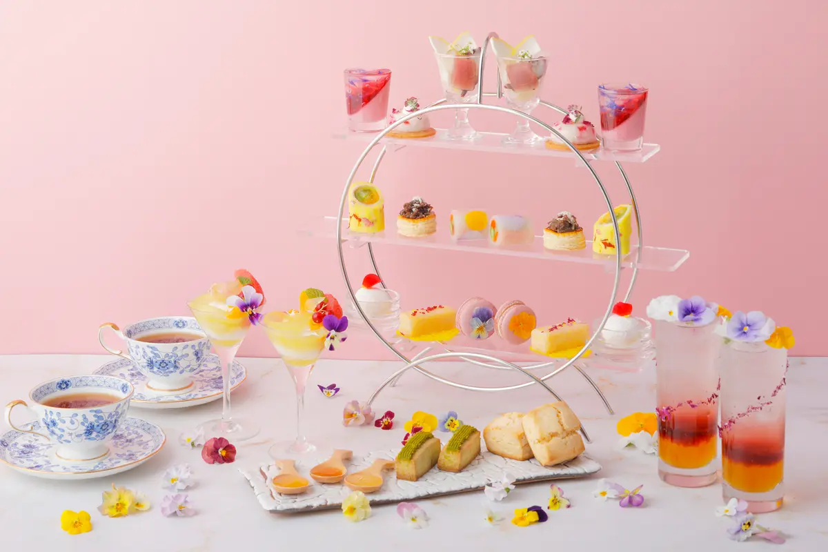 地元の恵みと花の彩りが織りなす、華やかなアフタヌーンティー